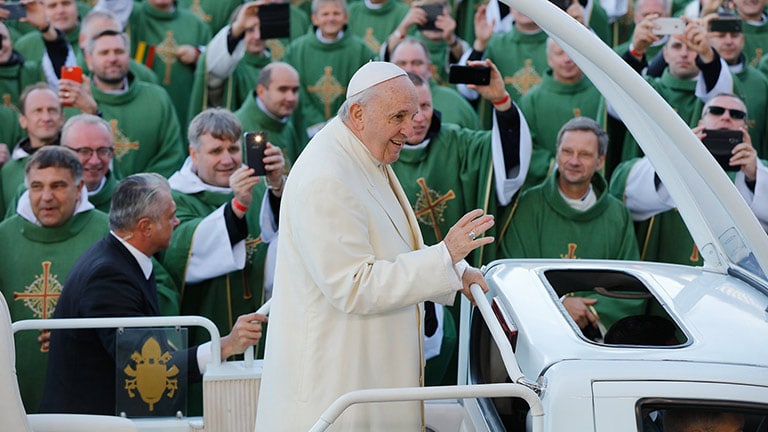LEO Family System Connects Pope Francis to Lithuanian Faithful at Open-Air Mass
